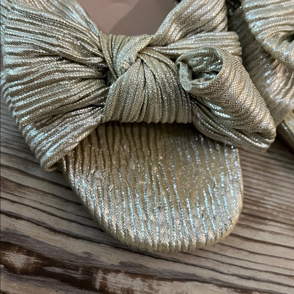 Kensie Metallic Gold Bow Sandles - Picture 8 of 9
